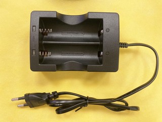 digital_li-ion_18650_battery_charger